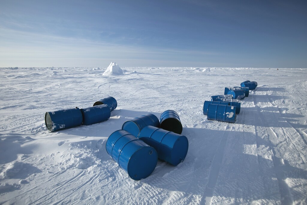 Fuel drums are seen on Arctic ice near the 2011 Applied Physics Laboratory Ice Station north of Prudhoe Bay, Alaska March 18, 2011. Picture taken March 18, 2011. REUTERS/Lucas Jackson (UNITED STATES - Tags: ENVIRONMENT) - GM1E73O13FG01