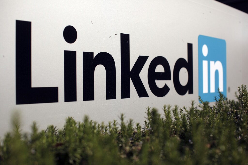 The logo for LinkedIn Corporation, a social networking networking website for people in professional occupations, is shown in Mountain View, California February 6, 2013. LinkedIn Corp on February 7, 2013, reported quarterly profit that beat Wall Street expectations and offered a bullish forecast for the new year, boosting shares in after hours trading. Picture taken February 6. REUTERS/Robert Galbraith (UNITED STATES - Tags: SCIENCE TECHNOLOGY BUSINESS) - RTR3DH77