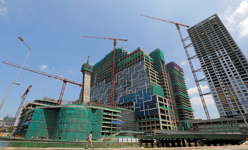 A man walks past the construction sites of the new apartments and luxury hotels in capital city Colombo, Sri Lanka February 22, 2019. REUTERS/Dinuka Liyanawatte - RC18CDAFE2D0