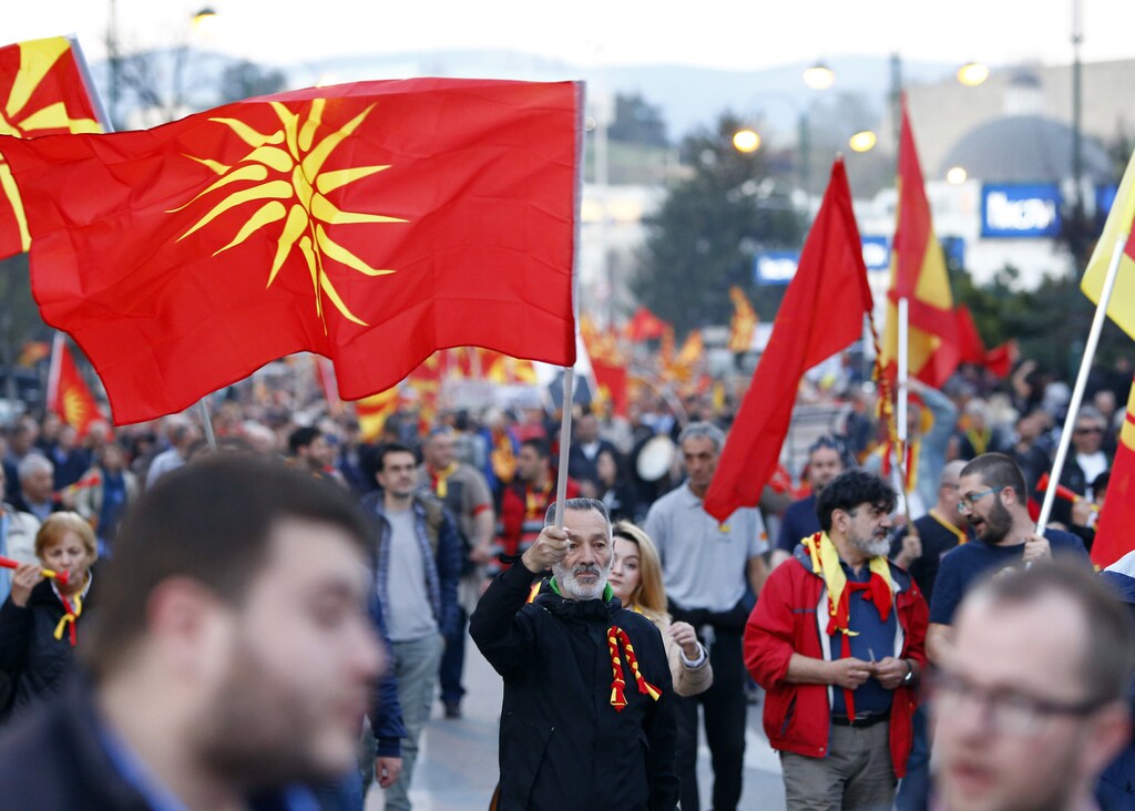Protesters demonstrate against an agreement that would ensure the wider official use of the Albanian language in Skopje, Macedonia March 21, 2017. Reuters/Ognen Teofilovski - RTX321UV