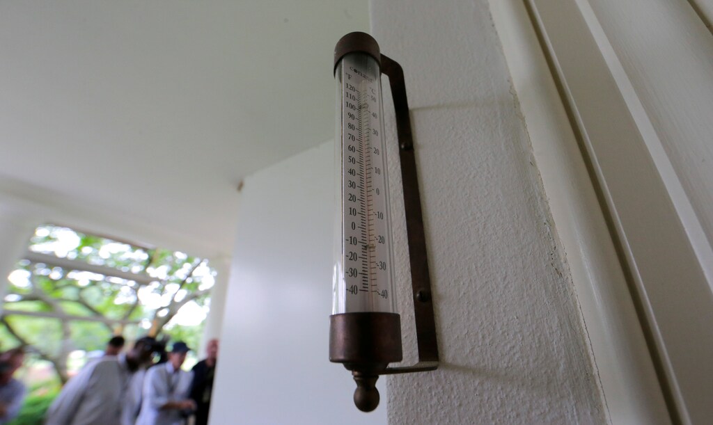 A thermometer is seen mounted just outside the windows of the Oval Office for the President at the White House in Washington, U.S. August 11, 2017. REUTERS/Jim Bourg - RC1A12BBDC80