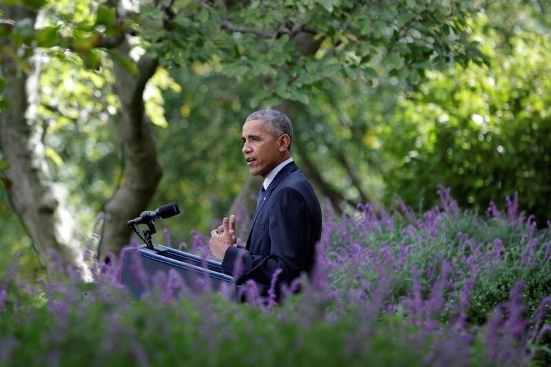 U.S. President Barack Obama delivers a statement on the Paris Agreement in the Rose Garden of the White House in Washington, U.S., October 5, 2016. REUTERS/Yuri Gripas - RTSQXM3