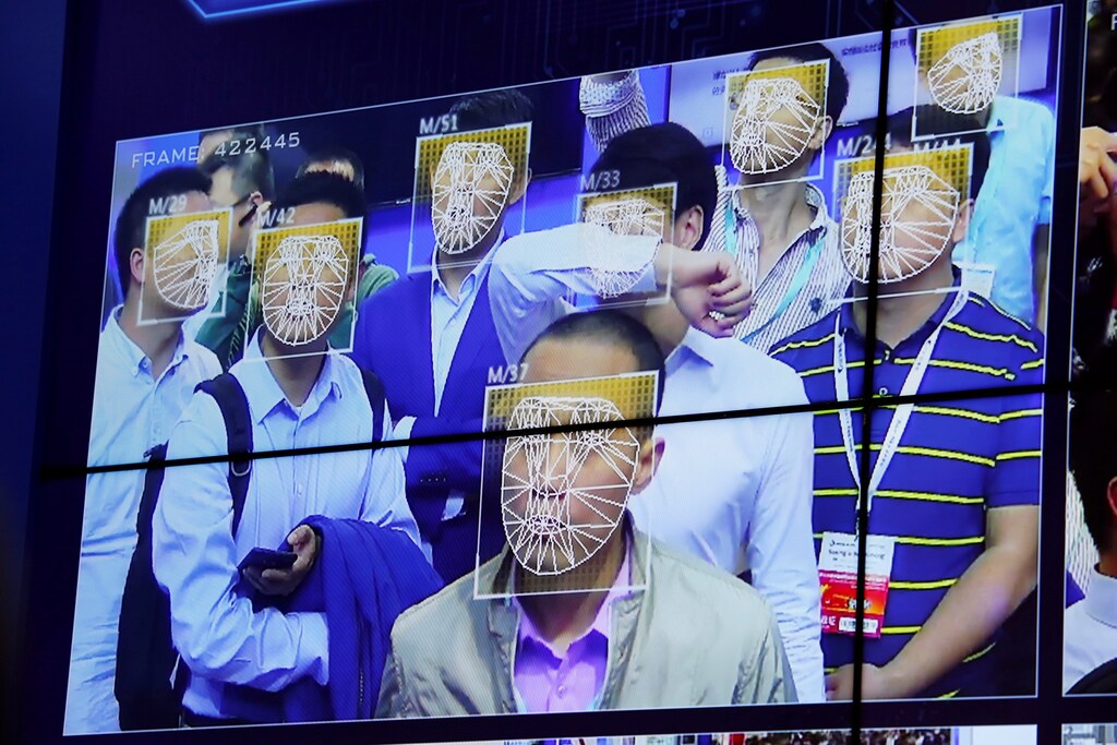 Visitors experience facial recognition technology at Face++ booth during the China Public Security Expo in Shenzhen, China October 30, 2017. Picture taken October 30, 2017. REUTERS/Bobby Yip - RC1A55461440