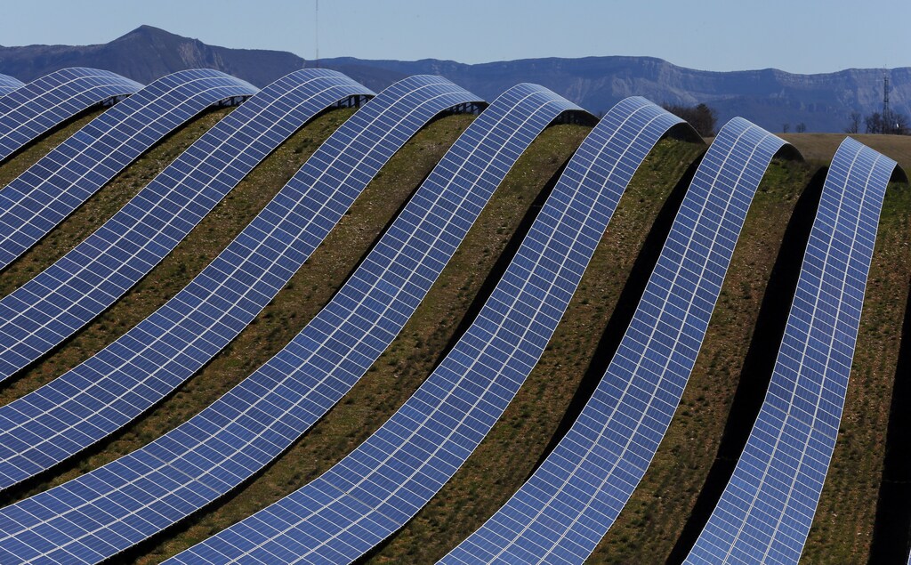 A general view shows solar panels to produce renewable energy at the photovoltaic park in Les Mees, in the department of Alpes-de-Haute-Provence, southern France March 31, 2015. The solar farm of the Colle des Mees, the biggest in France, consists of 112,780 solar modules covering an area of 200 hectares of land and representing 100 MW of power. REUTERS/Jean-Paul Pelissier - PM1EB3V182301