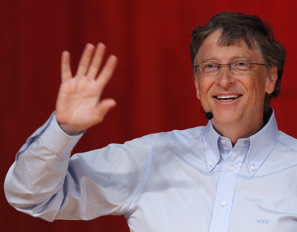 Bill Gates, philanthropist, Microsoft co-founder and chairman speaks at MIT in Cambridge, Massachusetts April 21, 2010. Gates delivered a speech titled "Giving Back: Finding the Best Way to Make a Difference." REUTERS/Adam Hunger (UNITED STATES - Tags: EDUCATION BUSINESS SCI TECH) - GM1E64M040C01