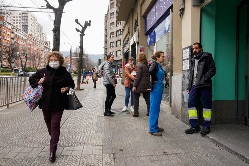 A woman wears a protective mask, amid concerns over Spain's coronavirus outbreak, in Bilbao, Spain March 12, 2020. REUTERS/Vincent West - RC2DIF9RRP1N