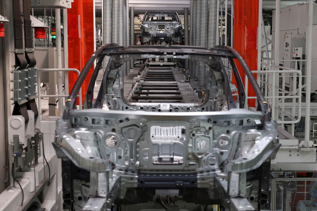 Autos eléctricos en producción en una fábrica de NIO en Hefei, China.