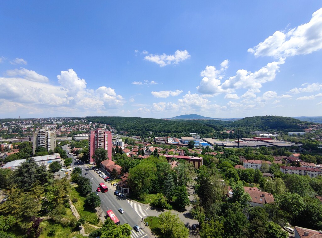 Green cities are more resilient to climate shocks and better able to withstand extreme weather events such as floods, droughts, and heat waves.