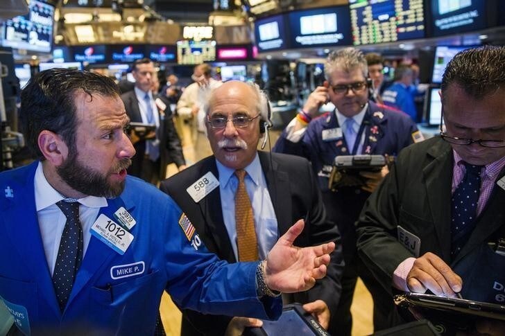 Traders work on the floor of the New York Stock Exchange shortly after the opening bell in New York, July 23, 2015. REUTERS/Lucas Jackson