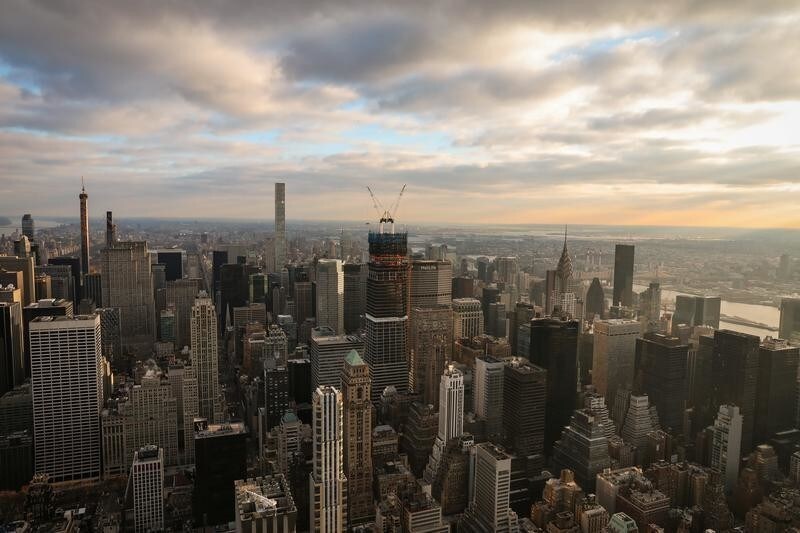 An early morning view of midtown Manhattan from the Empire State Building in New York City, U.S., February 14, 2019. REUTERS/Brendan McDermid - RC1BA7C0B3F0