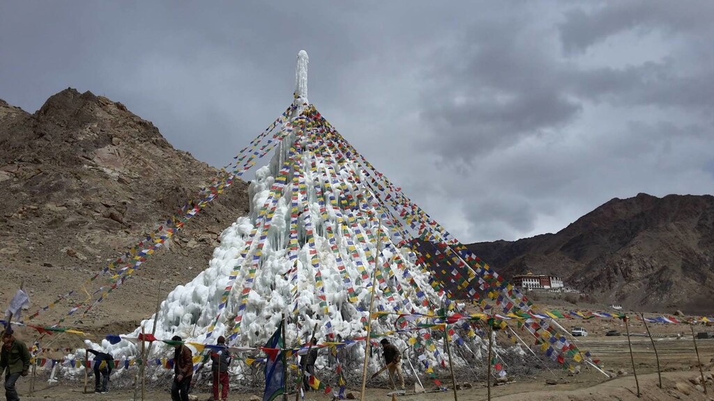 Estupa de hielo cerca del monasterio de Phyang, Ladakh, en abril de 2016.
