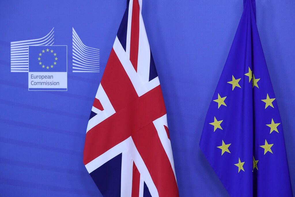 The Union Jack and the European Union flags hang at the European Commission headquarters in Brussels, Belgium February 7, 2019. REUTERS/Yves Herman - RC1AA43750F0