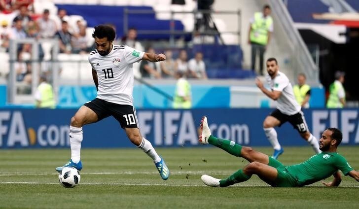 Soccer Football - World Cup - Group A - Saudi Arabia vs Egypt - Volgograd Arena, Volgograd, Russia - June 25, 2018 Egypt's Mohamed Salah in action with Saudi Arabia's Abdullah Otayf REUTERS/Damir Sagolj