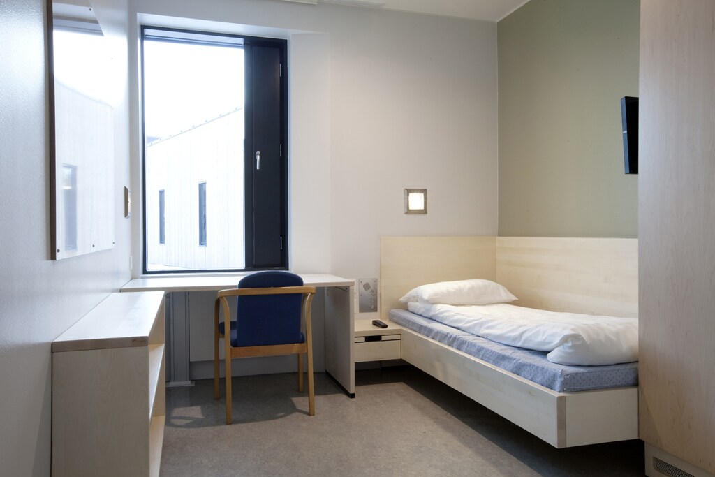 The inside of a cell is seen at the Halden prison in the far southeast of Norway in this picture taken in 2010, released on July 27, 2011. Halden jail could house Norwegian gunman Anders Behring Breivik, who killed at least 76 people in last Friday's bomb attack and shooting spree, for decades, according to media reports. Breivik's lawyer said on Tuesday his client appeared to be a madman, but it was too early to say if Breivik would plead insanity at his trial, expected to be a year away. Picture taken in 2010. REUTERS/Trond A. Isaksen (NORWAY - Tags: CRIME LAW CIVIL UNREST) - GM1E77S0F3201