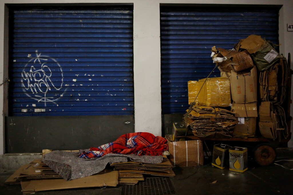 A homeless man covered in a blanket sleeps on the street, on a cold night in Sao Paulo, Brazil, June 13, 2016. REUTERS/Nacho Doce - D1AETJPXZIAA