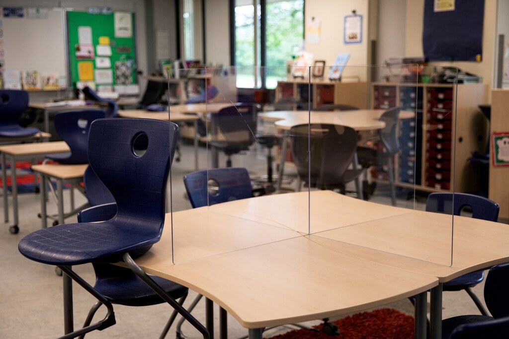 A view shows a classroom at an elementary school, amid the coronavirus disease (COVID-19) pandemic, in West Bloomfield Township, Michigan, U.S., September 9, 2020. REUTERS/Emily Elconin REFILE - REMOVING NAME OF SCHOOL. TPX IMAGES OF THE DAY - RC25VI91O5RJ