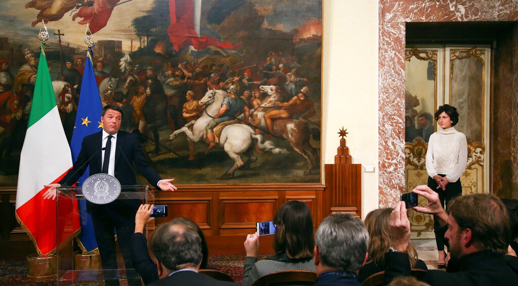 Italian Prime Minister Matteo Renzi speaks during a media conference after a referendum on constitutional reform at Chigi palace in Rome, Italy, December 5, 2016. REUTERS/Alessandro Bianchi TPX IMAGES OF THE DAY - RTSUP9N