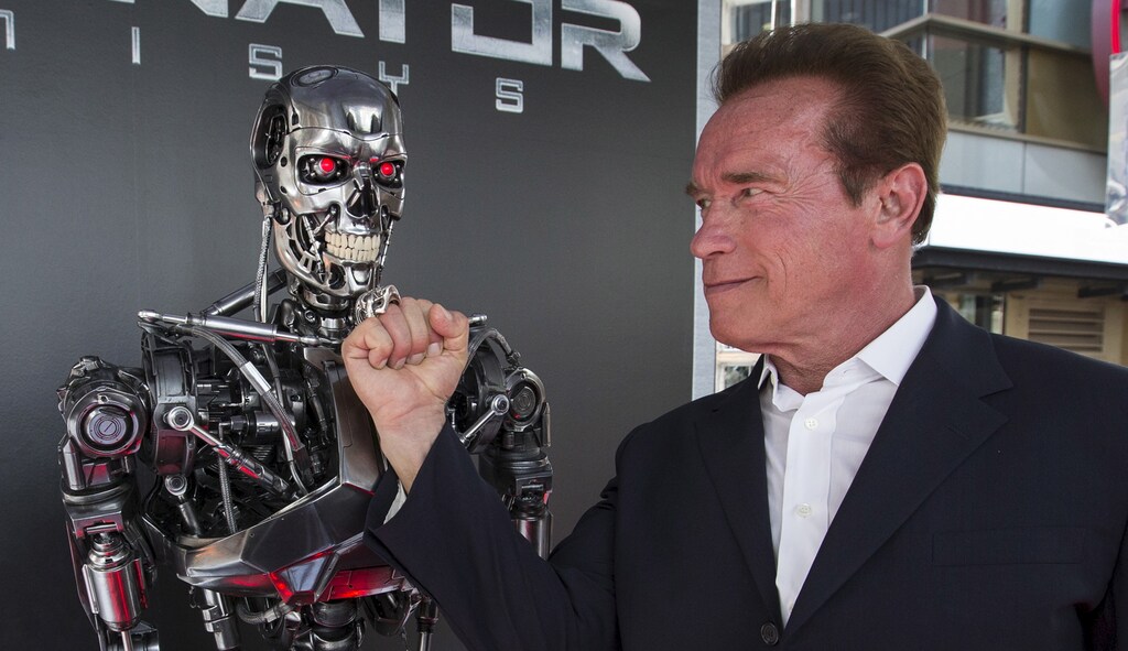 Cast member Arnold Schwarzenegger poses by a Terminator replica at the premiere of "Terminator Genisys" in Hollywood, California June 28, 2015. The movie opens in the U.S. on July 1. REUTERS/Mario Anzuoni - GF10000143023