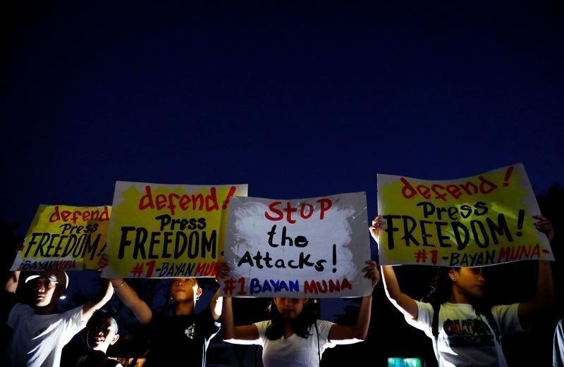 Protesters raise placards in a rally for press freedom in Quezon City, Philippines, February 15, 2019. REUTERS/Eloisa Lopez - RC1E4D6C0E00