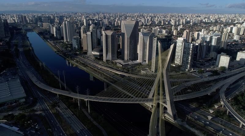 Aerial view of Octavio Frias de Oliveira bridge, a cable-stayed bridge, in Sao Paulo, Brazil August 5, 2017. REUTERS/Paulo Whitaker - RC1DD3242500