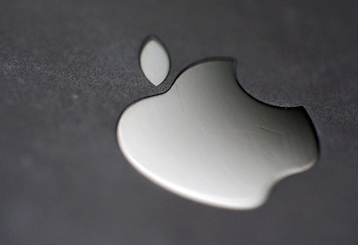 The Apple logo is pictured on an iPhone in an illustration photo taken in Bordeaux, France, February 1, 2017. REUTERS/Regis Duvignau