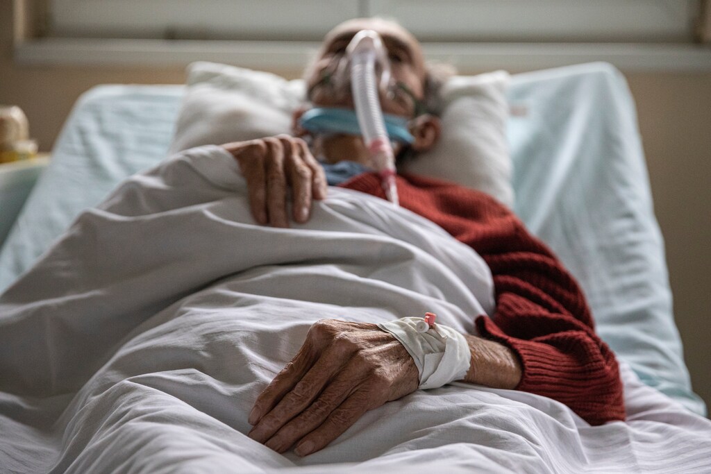 coronavirus covid19 health disease pandemic virus patient hospital lungs study arteries blood clots damage symptoms sars tissue heart liver kidney