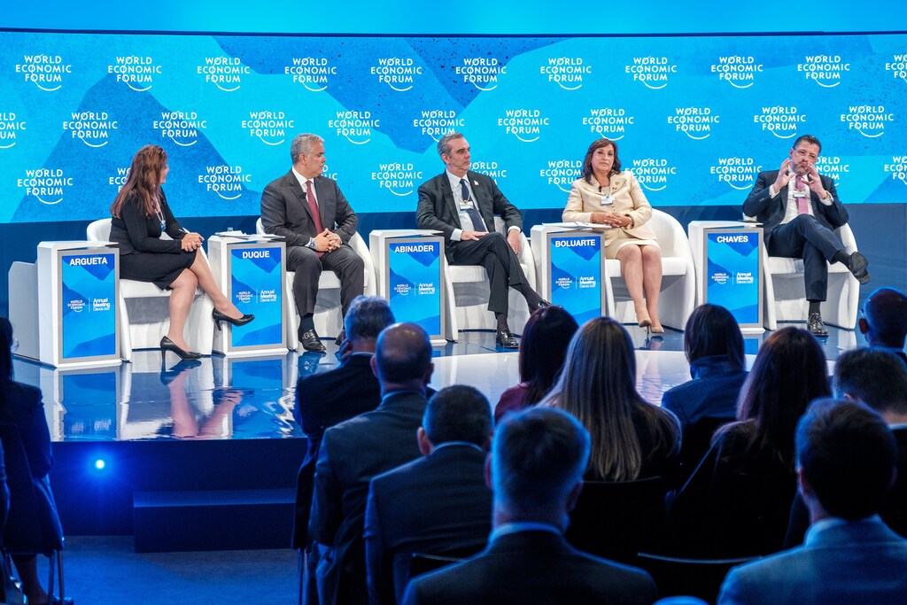 La sesión “Panel Presidencial de América Latina”, en Davos 2022, reunió a líderes políticos de la región, quienes señalaron que la reactivación económica en sus países ha involucrado medidas para estimular la creación de empleos, el bienestar social, y la agenda verde.