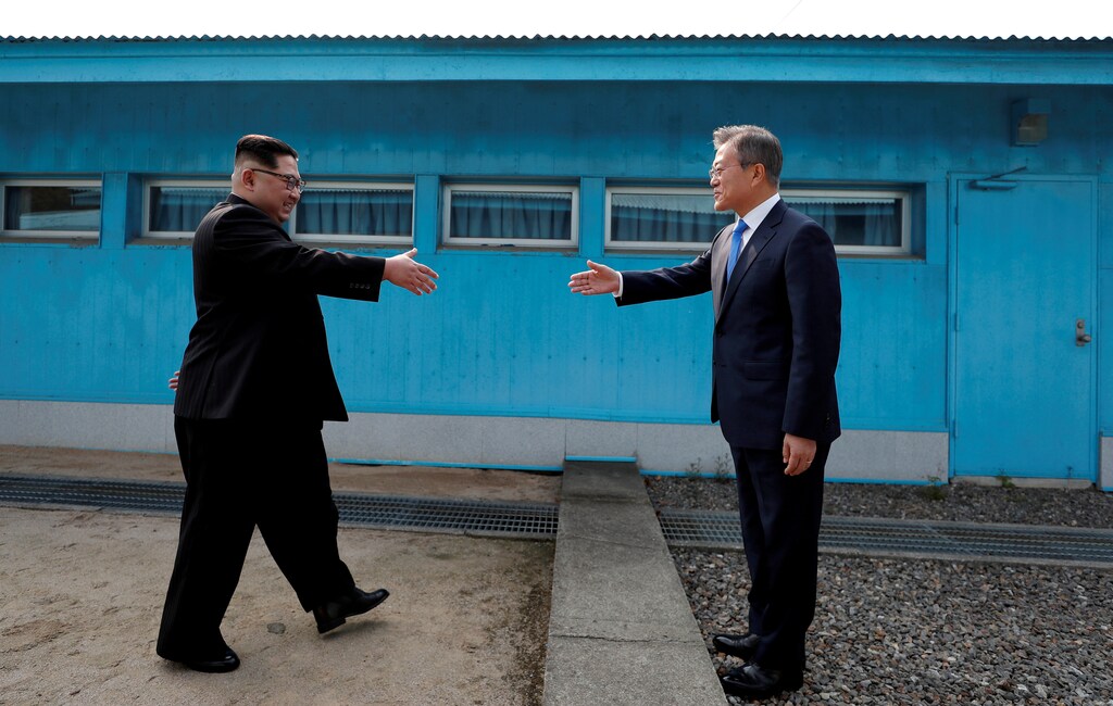 South Korean President Moon Jae-in and North Korean leader Kim Jong Un shake hands at the truce village of Panmunjom inside the demilitarized zone separating the two Koreas, South Korea, April 27, 2018. Korea Summit Press Pool/Pool via Reuters TPX IMAGES OF THE DAY - RC1BC18094E0