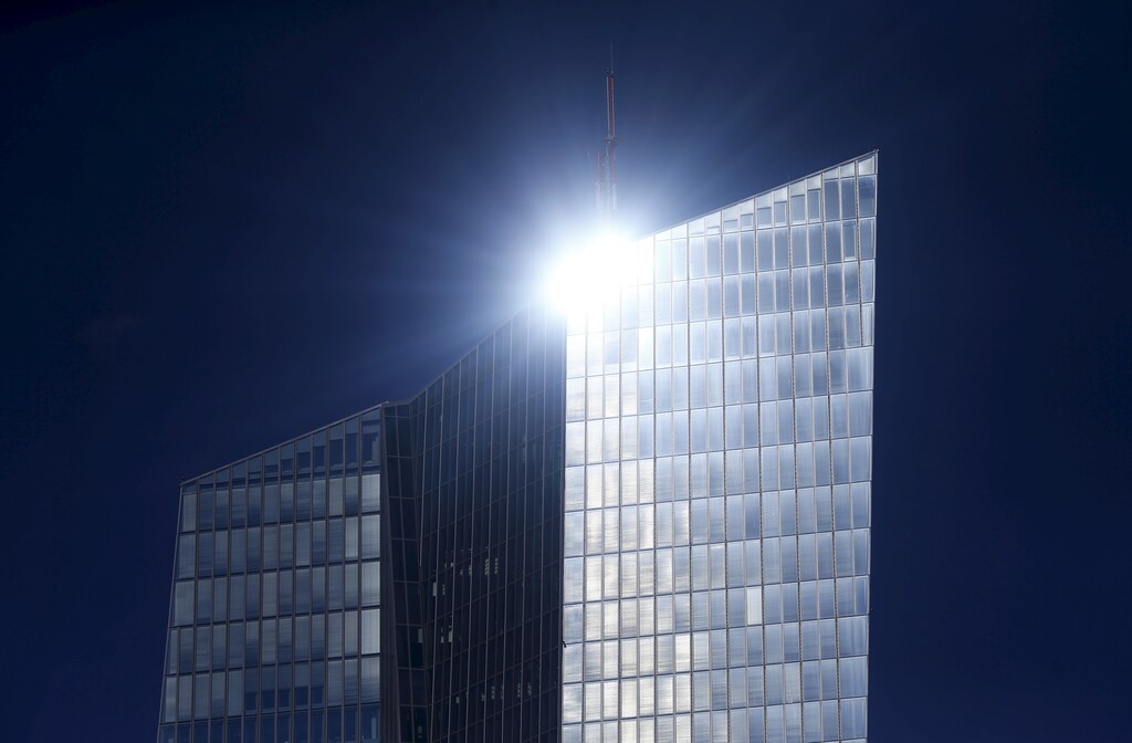 The headquarters of the European Central Bank (ECB) is pictured in Frankfurt, Germany, June 28, 2015. The European Central Bank should not cut off support to Greek banks even if the country misses a June 30 deadline for debt repayments it cannot afford to make, French Prime Minister Manuel Valls said on Sunday. REUTERS/Ralph Orlowski TPX IMAGES OF THE DAY - GF10000142172