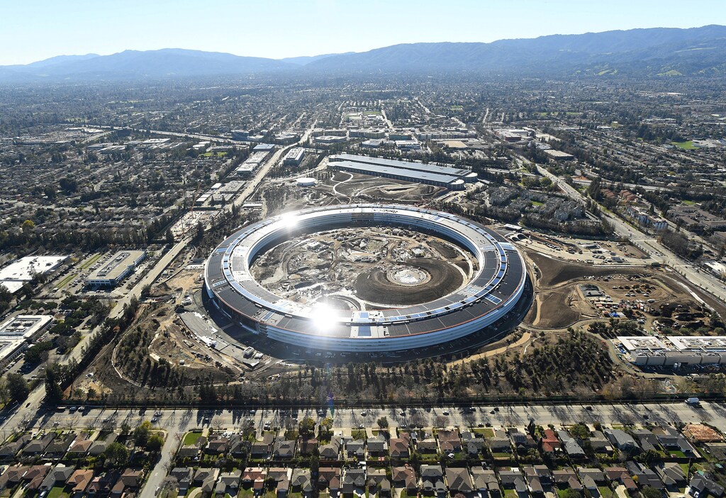 The Apple Campus 2 is seen under construction in Cupertino, California in this aerial photo taken January 13, 2017. REUTERS/Noah Berger - RTX2ZXKG