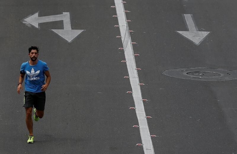 A man runs on a street in Bogota, Colombia September 24, 2017. REUTERS/Jaime Saldarriaga - RC1973F54750