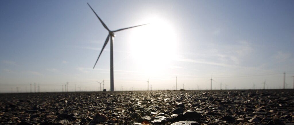 Wind turbines used to generate electricity are seen at a wind farm in Guazhou, 950km (590 miles) northwest of Lanzhou, Gansu Province September 15, 2013. China is pumping investment into wind power, which is more cost-competitive than solar energy and partly able to compete with coal and gas. China is the world's biggest producer of CO2 emissions, but is also the world's leading generator of renewable electricity. Environmental issues will be under the spotlight during a working group of the Intergovernmental Panel on Climate Change, which will meet in Stockholm from September 23-26. REUTERS/Carlos Barria (CHINA - Tags: ENERGY BUSINESS ENVIRONMENT) - RTX13UEQ