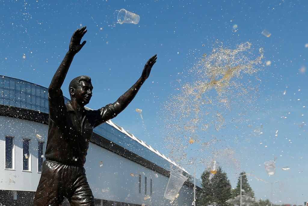 Soccer Football - World Cup - England fans watch Sweden vs England - Bristol, Britain - July 7, 2018 General view as beverages are thrown near the John Atyeo statue Action Images via Reuters/Ed Sykes - RC1481A67C20