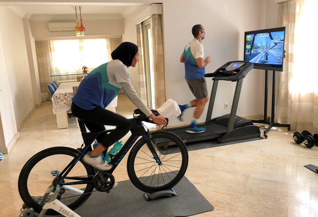 A married couple trains at home during a self-imposed lockdown as Egypt ramps up efforts to slow the spread of the coronavirus disease (COVID-19), in Cairo, Egypt, April 22, 2020. Picture taken April 22, 2020. REUTERS/Sherif Fahmy - RC2IAG9F51WS