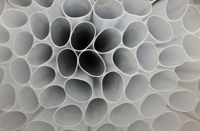 Plastic straws are on display in a coffee shop in Ciudad Juarez, Mexico November 22, 2018. Picture taken November 22, 2018. REUTERS/Jose Luis Gonzalez - RC110FB7D240
