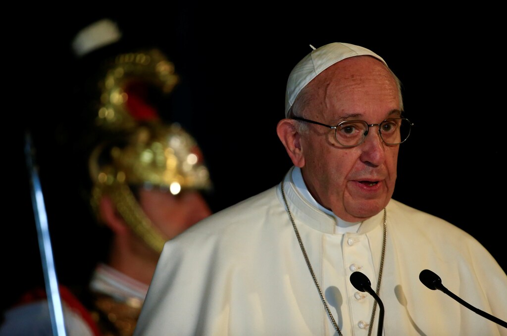 Pope Francis talks during an official visit at the Quirinal Palace in Rome, Italy June 10, 2017. REUTERS/Tony Gentile - RC1AE15E12A0