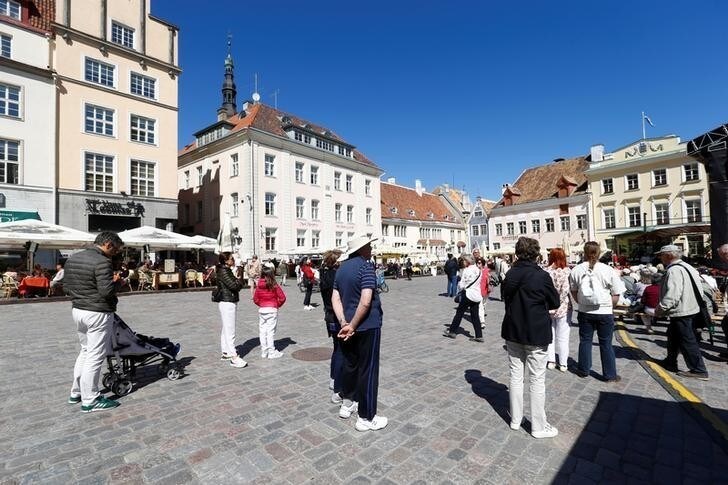 People gather in the Town Square in Tallinn, Estonia May 31, 2018. REUTERS/Ints Kalnins