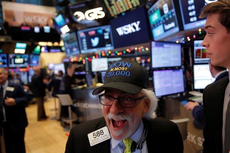 Trader Peter Tuchman works on the floor at the New York Stock Exchange (NYSE) in Manhattan, New York City, U.S., December 21, 2016. REUTERS/Andrew Kelly - RC18A9713A50
