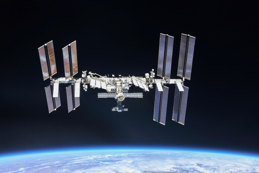 The International Space Station (ISS) photographed by Expedition 56 crew members from a Soyuz spacecraft after undocking, October 4, 2018. NASA astronauts Andrew Feustel and Ricky Arnold and Roscosmos cosmonaut Oleg Artemyev executed a fly around of the orbiting laboratory to take pictures of the station before returning home after spending 197 days in space. Picture taken October 4, 2018. NASA/Roscosmos/Handout via REUTERS ATTENTION EDITORS - THIS IMAGE WAS PROVIDED BY A THIRD PARTY. - RC1674B2C430