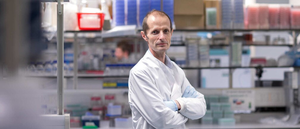 El profesor Robin Shattock está liderando los esfuerzos para desarrollar una vacuna de ARN para COVID-19.
