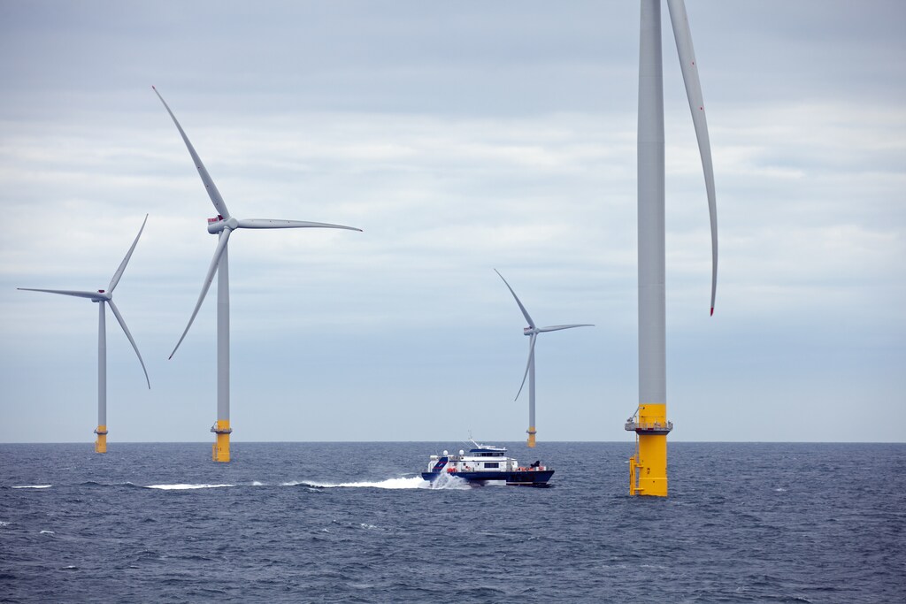 Hornsea One offshore wind farm, 174 7 MW turbines, total capacity of 1,2 GW, area 407 km2, 120 km to Yorkshire coast, UK. https://hornseaprojectone.co.uk/