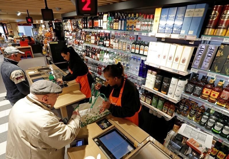Cashiers work in a store in Paris, France, April 11, 2016. REUTERS/Philippe Wojazer - D1AESXTWMZAA