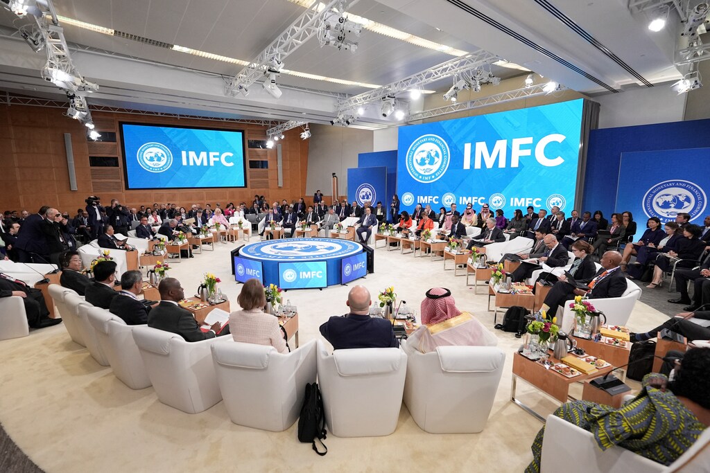 Finance ministers prepare for the International Monetary and Financial Committee (IMFC) plenary session at the IMF and World Bank's 2025 annual Spring Meetings in Washington, U.S., April 25, 2025. REUTERS/Ken Cedeno