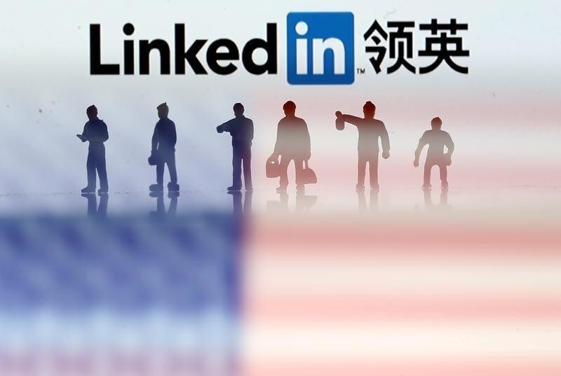 Small toy figures are seen between displayed U.S. flag and Linkedin logo in this illustration picture, August 30, 2018. To match Exclusive LINKEDIN-CHINA/ESPIONAGE REUTERS/Dado Ruvic/Illustration - RC1C7ACCBF10