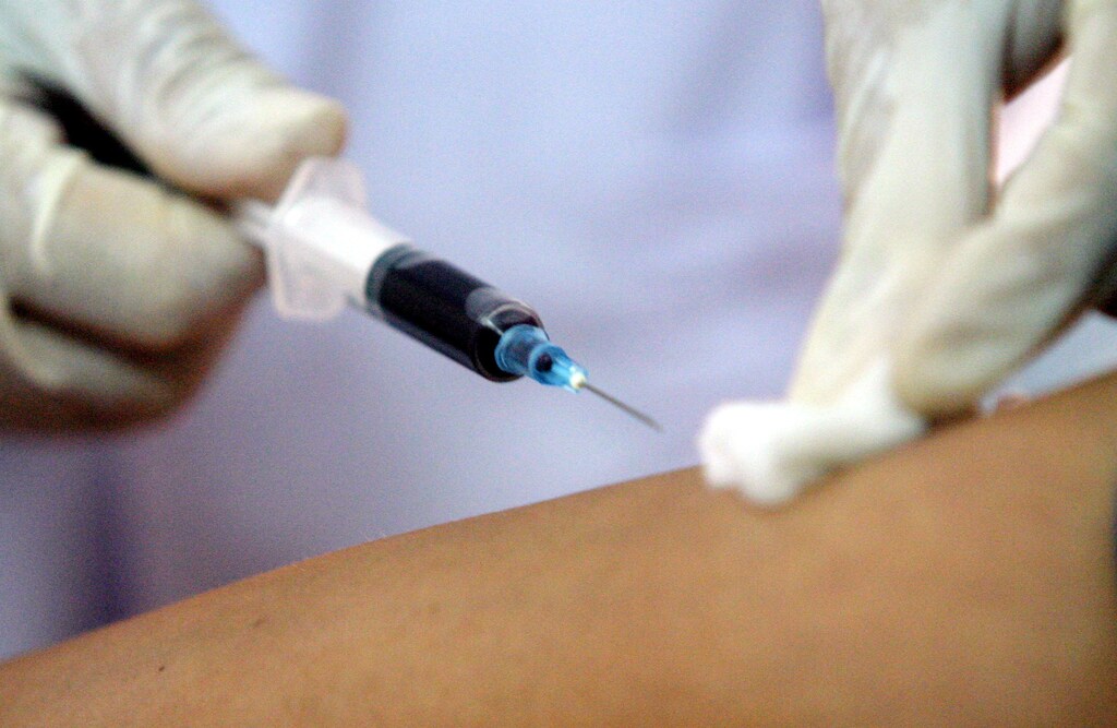 A health worker collects blood from a patient at an HIV/AIDS consulting centre while U.S. Health Secretary Mike Leavitt visits the centre in Vietnam's northern Hai Phong City, 92 km (57 miles) east of Hanoi October 15, 2005. Leavitt and a contingent of U.S. and World Health Organization flu experts are visiting affected southeast Asian nations this week and diplomats are working to make better alliances for sharing information quickly about any human outbreaks. HALTH REUTERS/Kham - RP2DSFIFFDAC