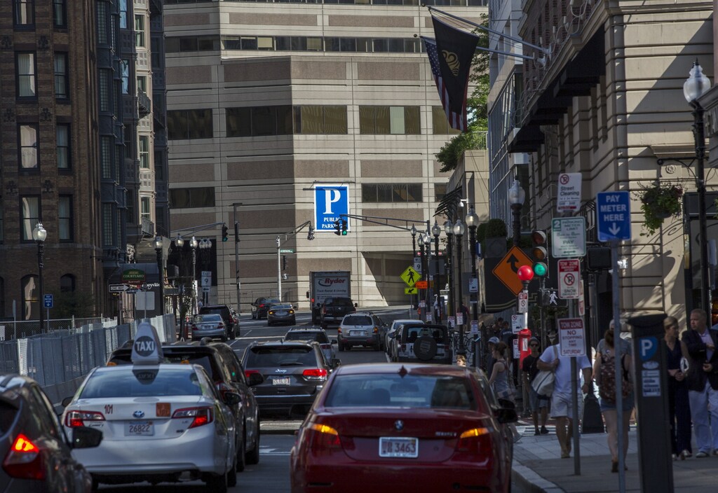 Traffic fills Exeter Street in the Back Bay in Boston, Massachusetts, United States June 13, 2015. Outdoor scenes in Boston show local residents enjoying balmy weather amid lush greenery as the summer solstice approaches on 21 June. The very same locations suffered heavy snowstorms last winter, with snow ploughs, skiers and snowboarders battling the drifts. Boston got 275.8 cm of snow over the winter, the most since 1872, when records began. A few months after the snowstorms, Brian Snyder revisited the same places and shot pictures at exactly the same locations. REUTERS/Brian Snyder TPX IMAGES OF THE DAYPICTURE 14 OF 30 FOR WIDER IMAGE STORY "WINTER FREEZE, SUMMER SOLSTICE" SEARCH "BRIAN SOLSTICE" FOR ALL IMAGES - GF10000132295