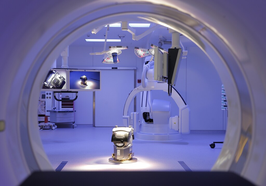 A new hybrid operating room of the IHU, Institute of Image-Guided Surgery is pictured in Strasbourg, France, September 29, 2016. The hybrid operation room of the IHU combines the most advanced minimally invasive surgery techniques and the latest medical imaging technologies, resulting in the most advanced surgery platform of the world. Picture taken September 29, 2016. REUTERS/Vincent Kessler - LR1EC9U0PEWZ8