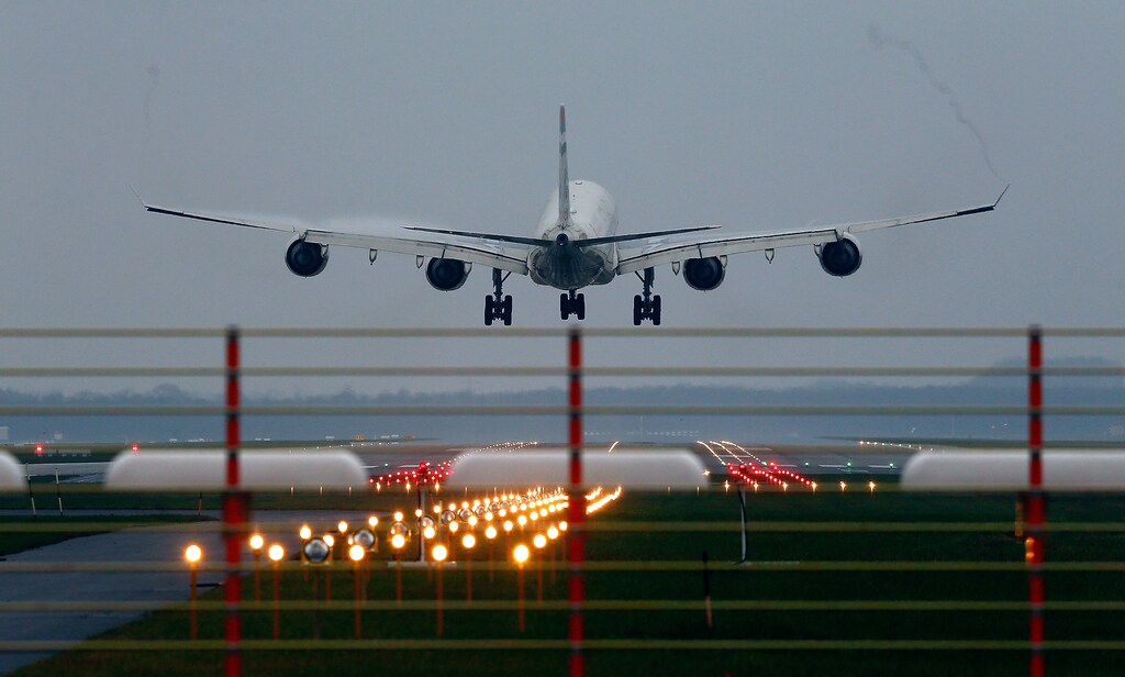 An aircraft lands at Munich's airport, December 2, 2014. German carrier Lufthansa cancelled 1,350 flights, or 48 percent of scheduled services, for Monday and Tuesday as its pilots prepared to go on strike, their ninth walkout this year. The cancelled short-, medium- and long-haul flights will affect 150,000 passengers and wipe another single-digit million euro sum off the airline's earnings, according to analyst estimates. REUTERS/Michael Dalder (GERMANY - Tags: TRANSPORT POLITICS)