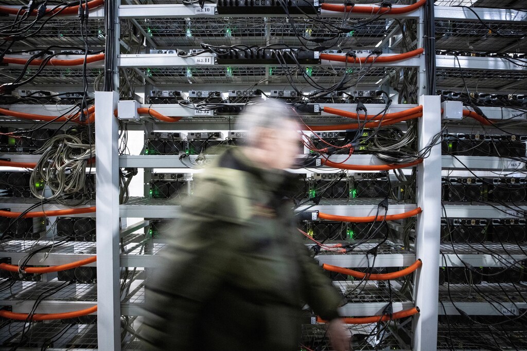 Los proveedores de electricidad son fundamentales para el impulso global de la IA, ya que abastecen de energía a los centros de datos. Están adaptando sus modelos de negocio y su enfoque hacia la resiliencia para atender esta nueva demanda.