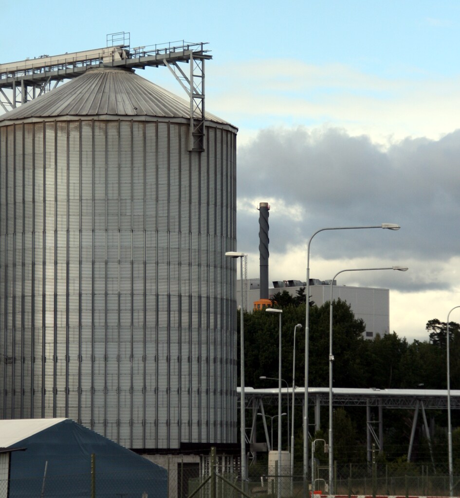 This ethanol plant uses waste steam from a nearby incinerator